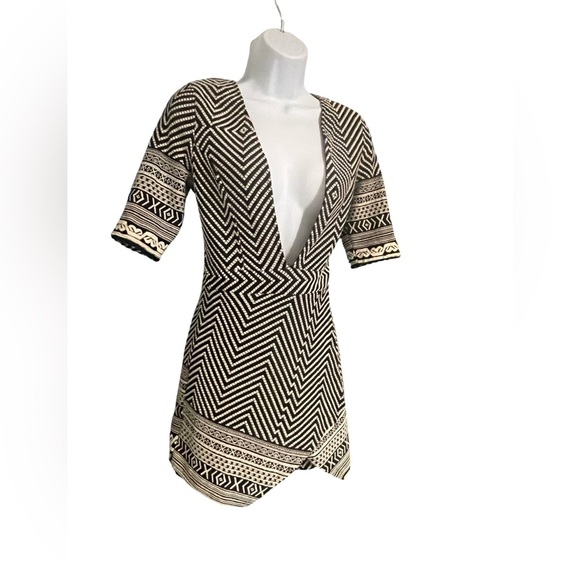 Windsor Black and White Patterned Romper. Size L. NWT. - Picture 2 of 9